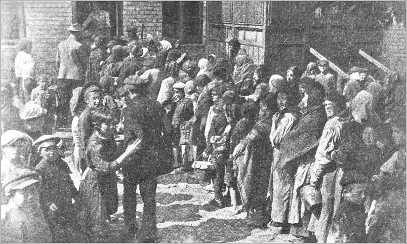 Breadline in Bialystok.